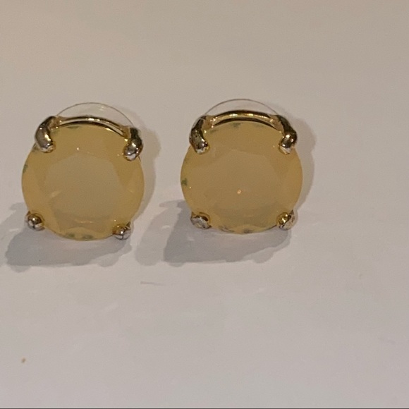 Cream/peach Kate side earrings - Picture 2 of 5